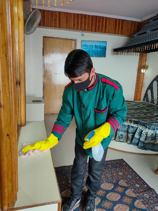 Brightland Hotel Shimla Buitenkant foto