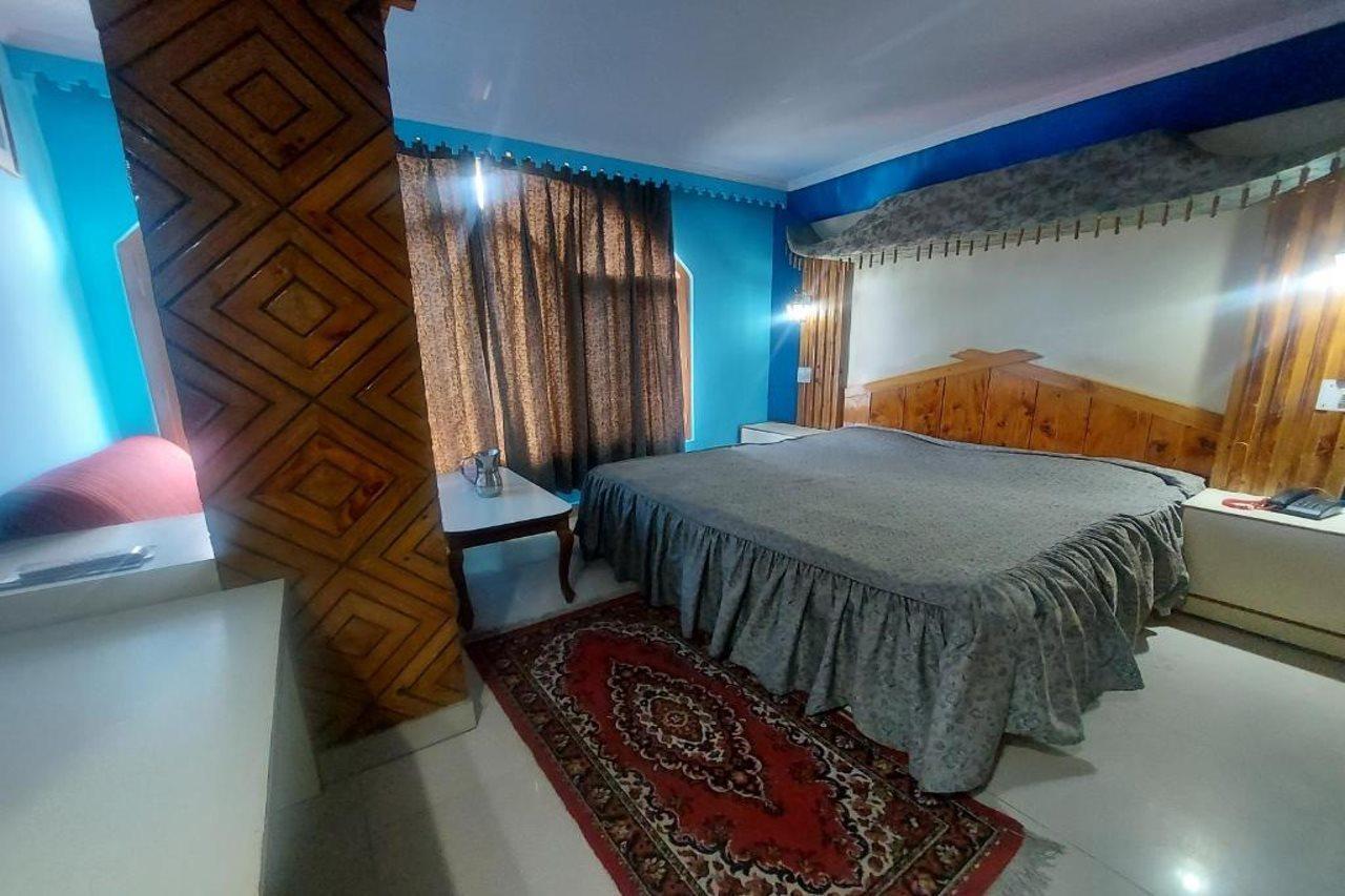 Brightland Hotel Shimla Buitenkant foto