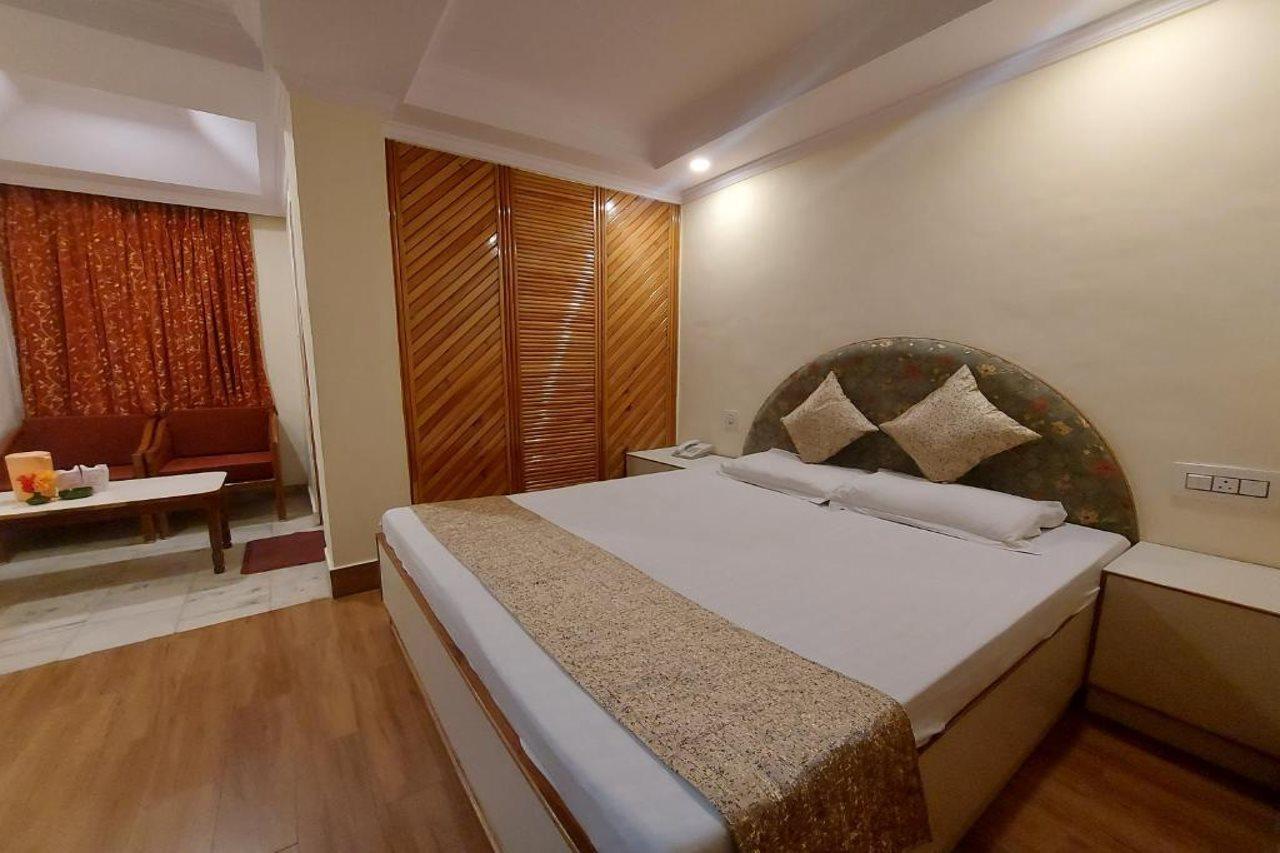 Brightland Hotel Shimla Buitenkant foto